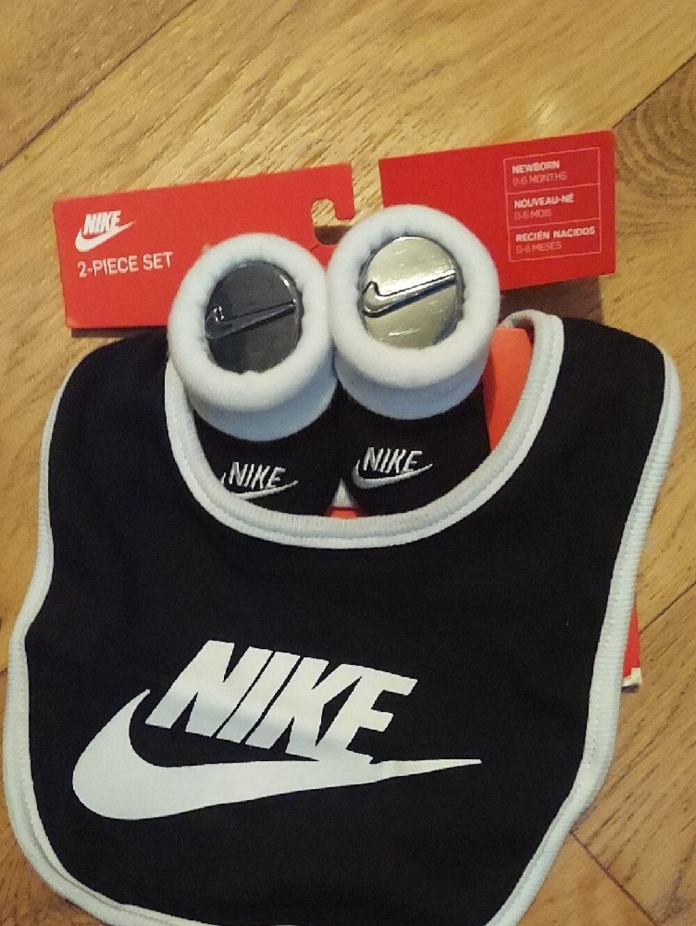 Nike Black and White Baby Bib with Matching Booties New